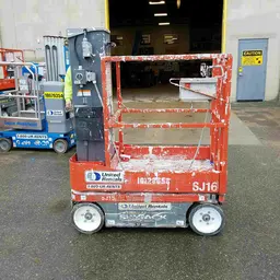 Elevador autopropulsado para una sola persona Skyjack SJ16 2013