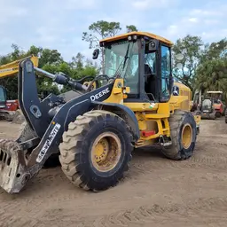 Cargador sobre neumáticos John Deere 544L 2019