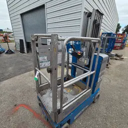 Elevador autopropulsado para una sola persona Genie GR-20 2016