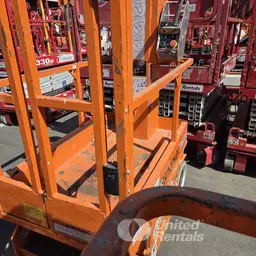 Elevador autopropulsado para una sola persona Snorkel TM12E 2019