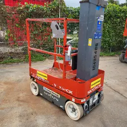 Elevador autopropulsado para una sola persona Skyjack SJ12 2016