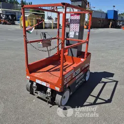 Elevador autopropulsado para una sola persona Skyjack SJ12 2018