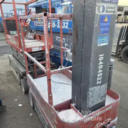 Elevador autopropulsado para una sola persona Skyjack SJ12 2015