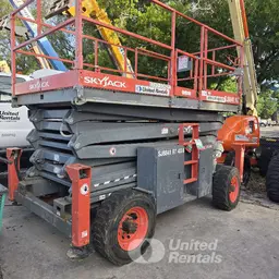 elevador de tijera para terreno escabroso Skyjack SJ8841 2019
