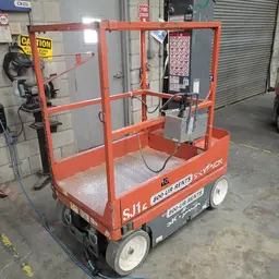 Elevador autopropulsado para una sola persona Skyjack SJ12 2018