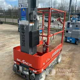 Elevador autopropulsado para una sola persona Skyjack SJ12 2016