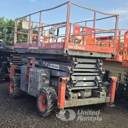 elevador de tijera para terreno escabroso Skyjack SJ8841RT 2015