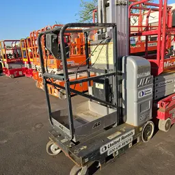 Elevador autopropulsado para una sola persona JLG 20MVL 2017