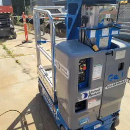 Elevador autopropulsado para una sola persona Genie GR-12 2018