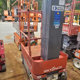 Elevador autopropulsado para una sola persona Skyjack SJ16 2017