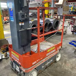 Elevador autopropulsado para una sola persona Skyjack SJ16 2017