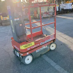 Elevador autopropulsado para una sola persona Skyjack SJ16 2018